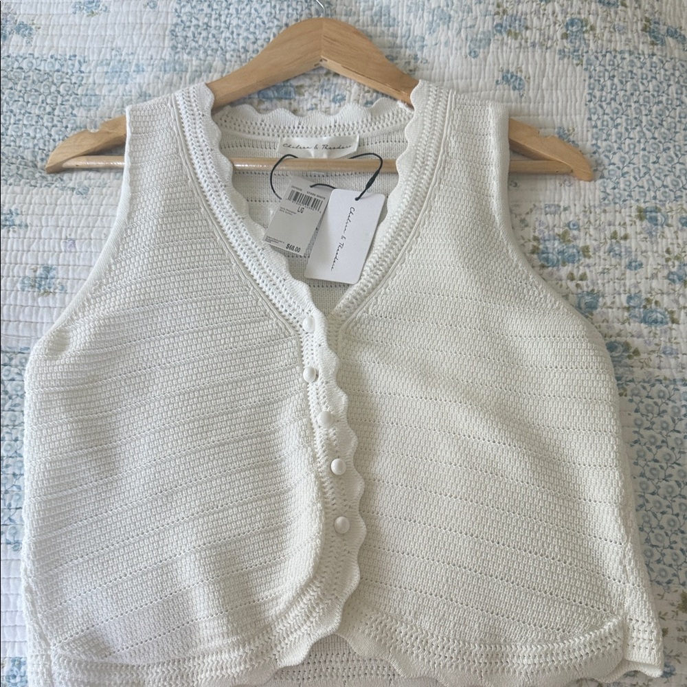 Chelsea & Theodore White Knit Scallop-Trim Button Tank